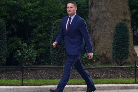 Βρετανία: Ο Γουές Στρίτινγκ ετοιμάζεται να παραιτηθεί, λένε οι Times